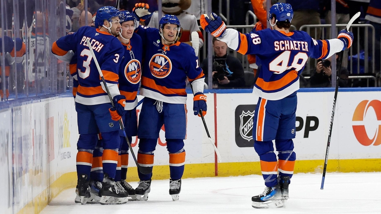 Islanders score 5 goals in second period to defeat Panthers