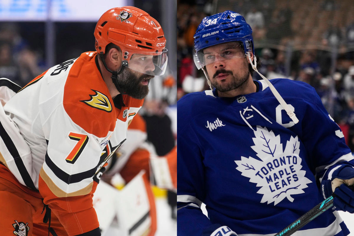 Anaheim Ducks defenseman Radko Gudas (7) and Toronto Maple Leafs forward Auston Matthews (34).John E. Sokolowski-Imagn Images