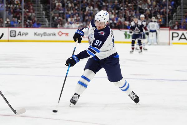Cole Perfetti’s late goal lifts Jets over Avalanche