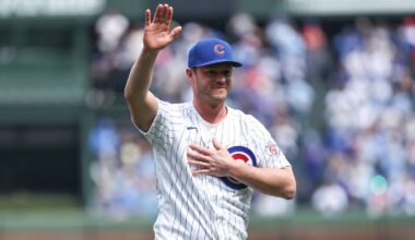 Toews throws opening pitch at Wrigley – Winnipeg Free Press