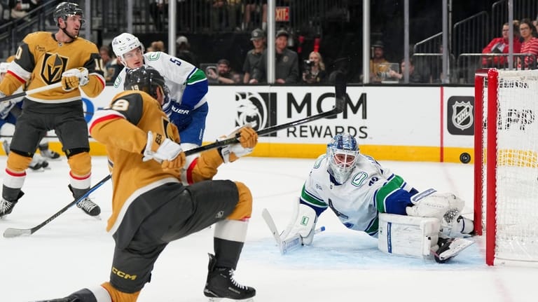Vegas Golden Knights right wing Reilly Smith (19) scores against...