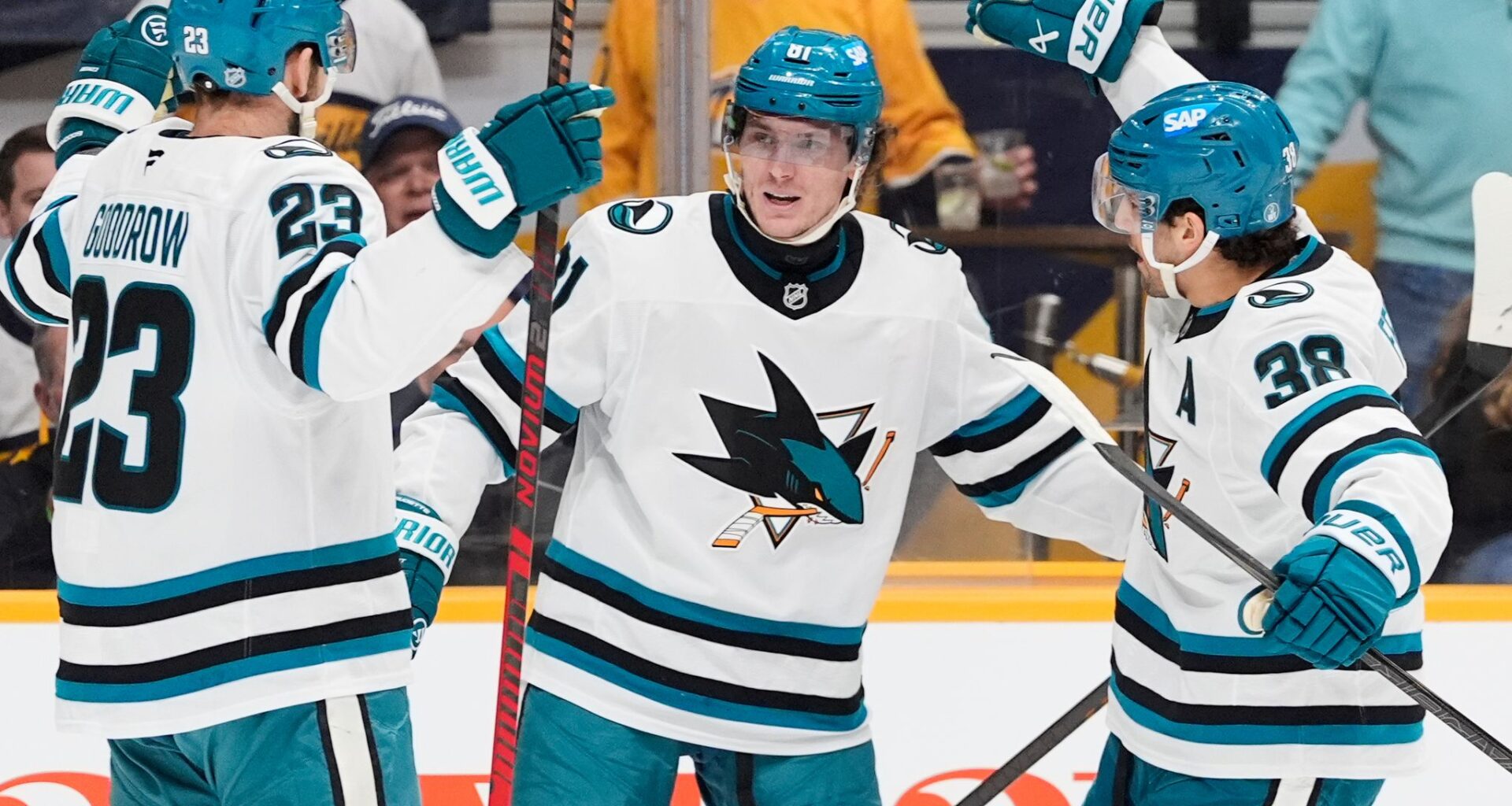 Gaudette's goal with 21 seconds left helps Sharks win 5-4 to snap Blues' 3-game win streak