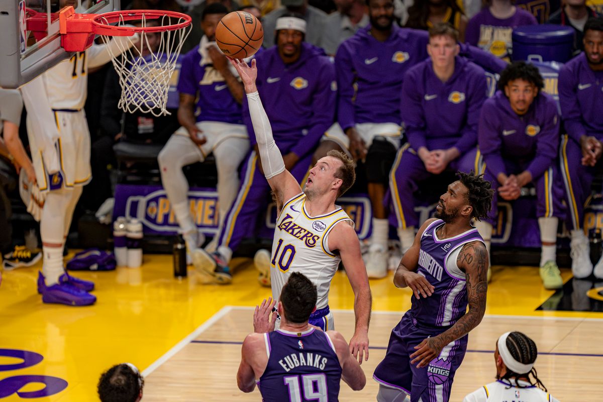 Los Angeles Lakers guard Luke Kennard (10) successfully making a basket during an NBA basketball game against the Sacramento Kings on March 1st, 2026 in Los Angeles, CA.