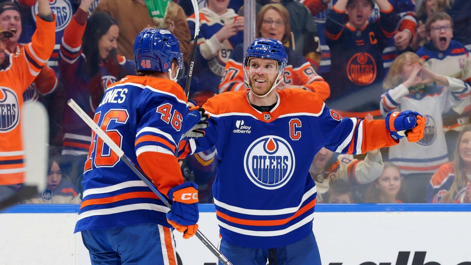 McDavid moves back into scoring lead with 3 points as Oilers beat Ducks 4-2