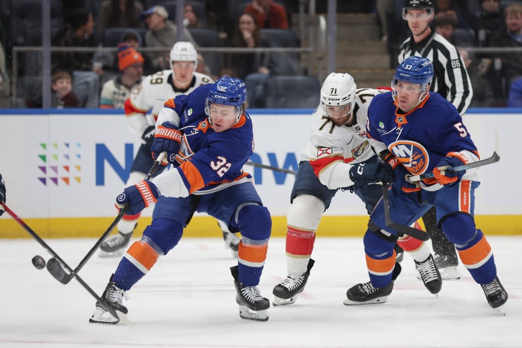 New York Islanders center Kyle MacLean (32) takes a shot during the third period of a game against the Florida Panthers at UBS Arena in Elmont, N.Y. on Saturday, March 28, 2026. Heather Khalifa for the NY Post