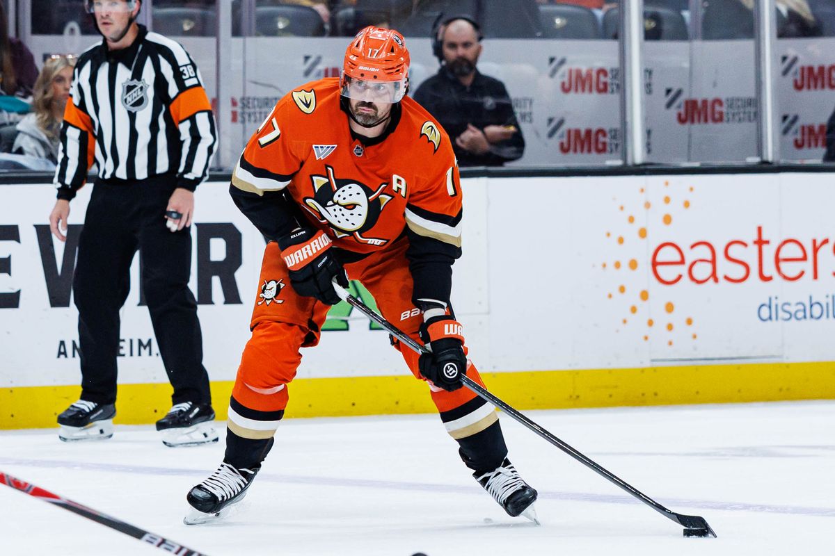 Anaheim Ducks left wing Alex Killorn (17) looks to pass the puck during an NHL match against the Calgary Flames on March 1, 2026 in Anaheim, California.
