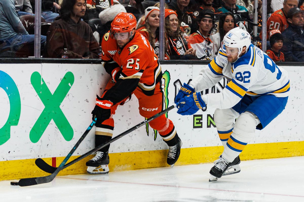 Anaheim Ducks center Ryan Peopling (25) defends the puck during an NHL match against the St. Louis Blues on March 8, 2026 in Anaheim, California. Anaheim Ducks center Ryan Peopling (25) defends the puck during an NHL match against the St. Louis Blues on March 8, 2026 in Anaheim, California.