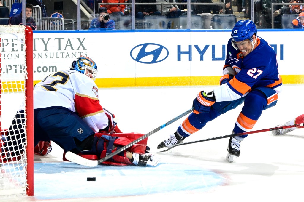New York Islanders player Anders Lee (#27) scoring the game-winning goal against Florida Panthers goalie Sergei Bobrovsky (#72).