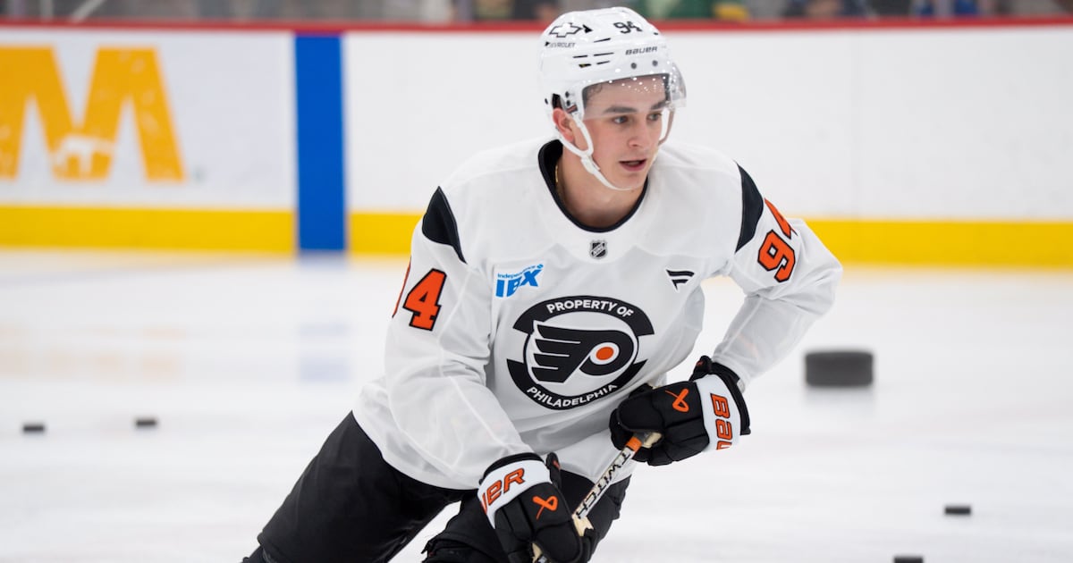 Philadelphia Flyers Porter Martone skates for first time after signing ELC