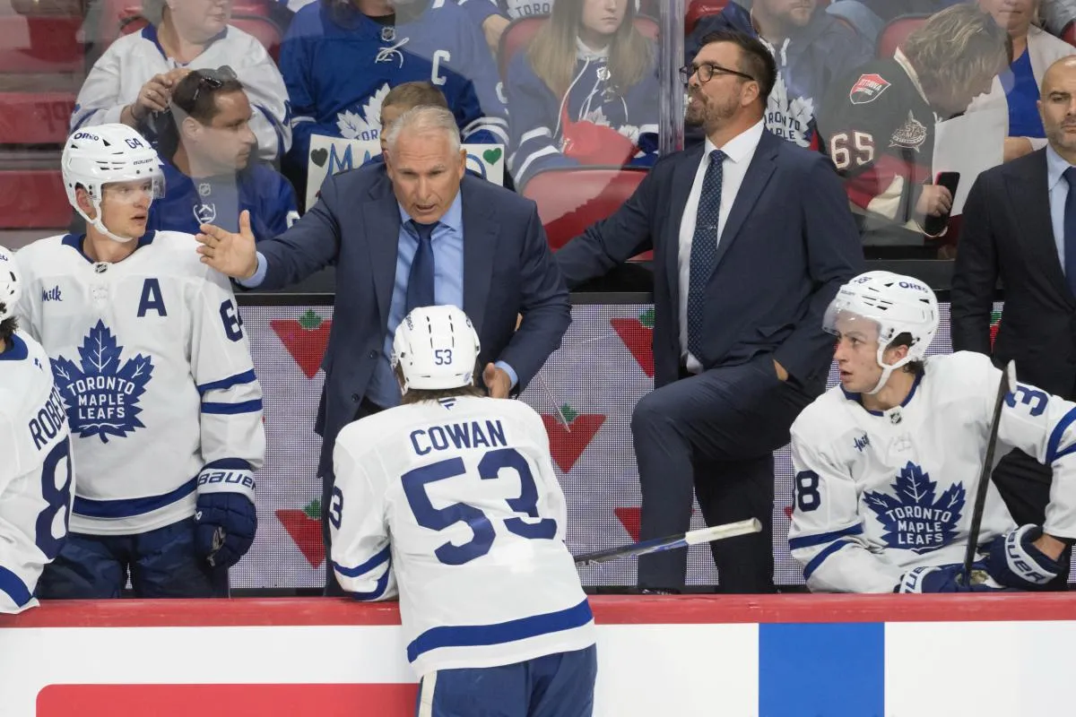 Toronto Maple Leafs head coach Craig Berube speaks with right wing Easton Cowan (53) in the third period against the Ottawa Senators at the Canadian Tire Centre