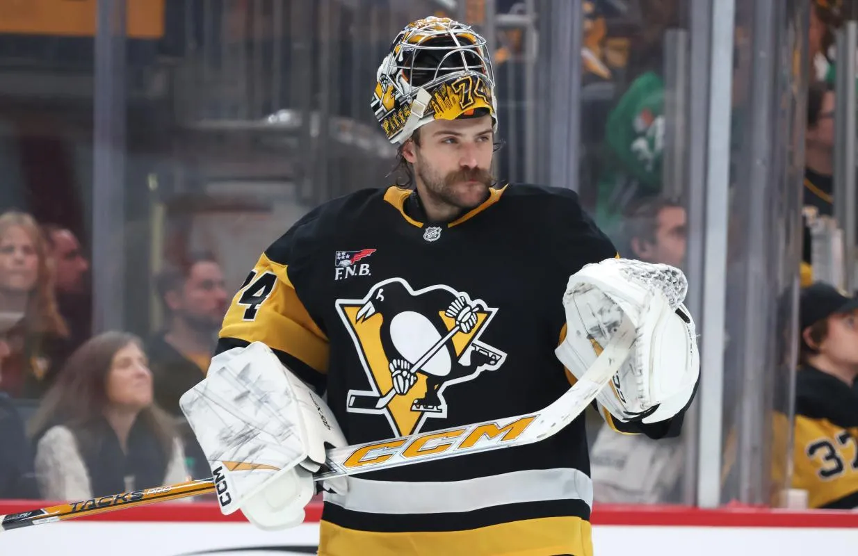 Pittsburgh Penguins goaltender Stuart Skinner (74) returns to the net against the Philadelphia Flyers during the third period at PPG Paints Arena.