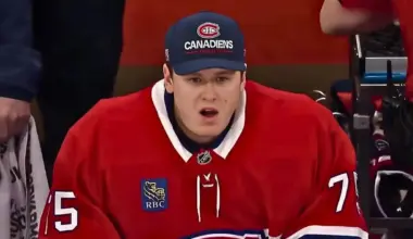 Photo of Jakub Dobes on Canadiens bench during game vs Islanders.