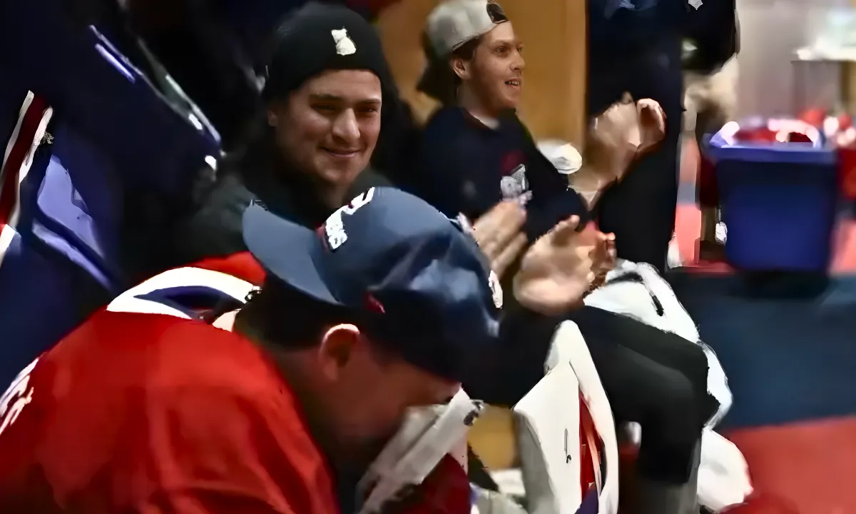 Photo of Samuel Montembeault and Jakub Dobes