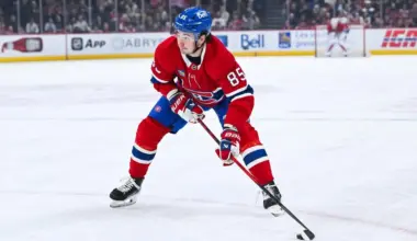 Montreal Canadiens left wing Alexandre Texier (85) plays the puck against the New York Islanders during the first period at Bell Centre.