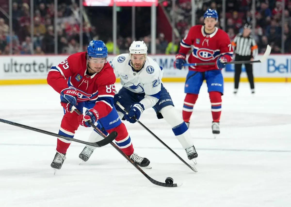 Montreal Canadiens forward Alexandre Texier (85) plays the puck and Tampa Bay Lightning forward Pontus Holmberg (29) defends during the second period at the Bell Centre.