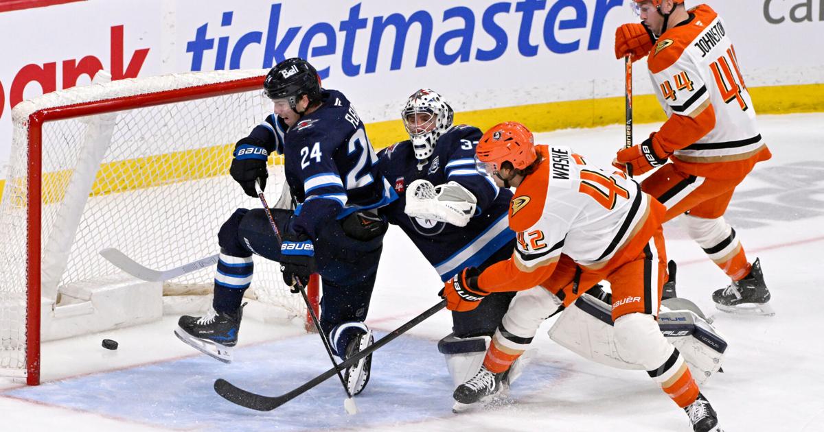 Ducks’ second-period outburst helps to sink Jets 4-1 |