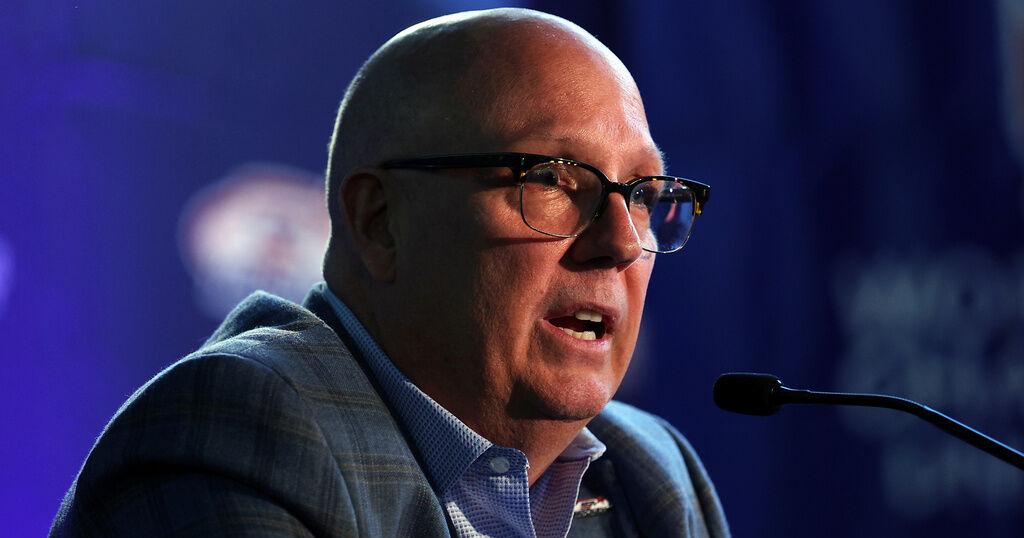 Minnesota AD Coyle announces decision to part ways with men's hockey coach Bob Motzko | News