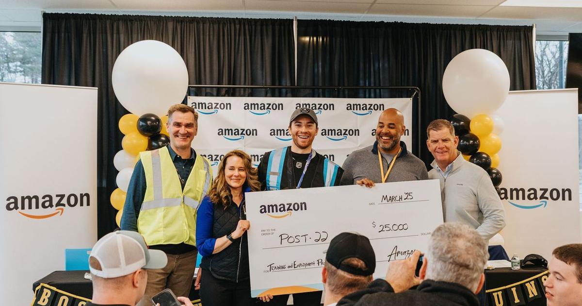 Bruins goalie Jeremy Swayman visits Westborough to promote Post-22, Amazon partnership | News
