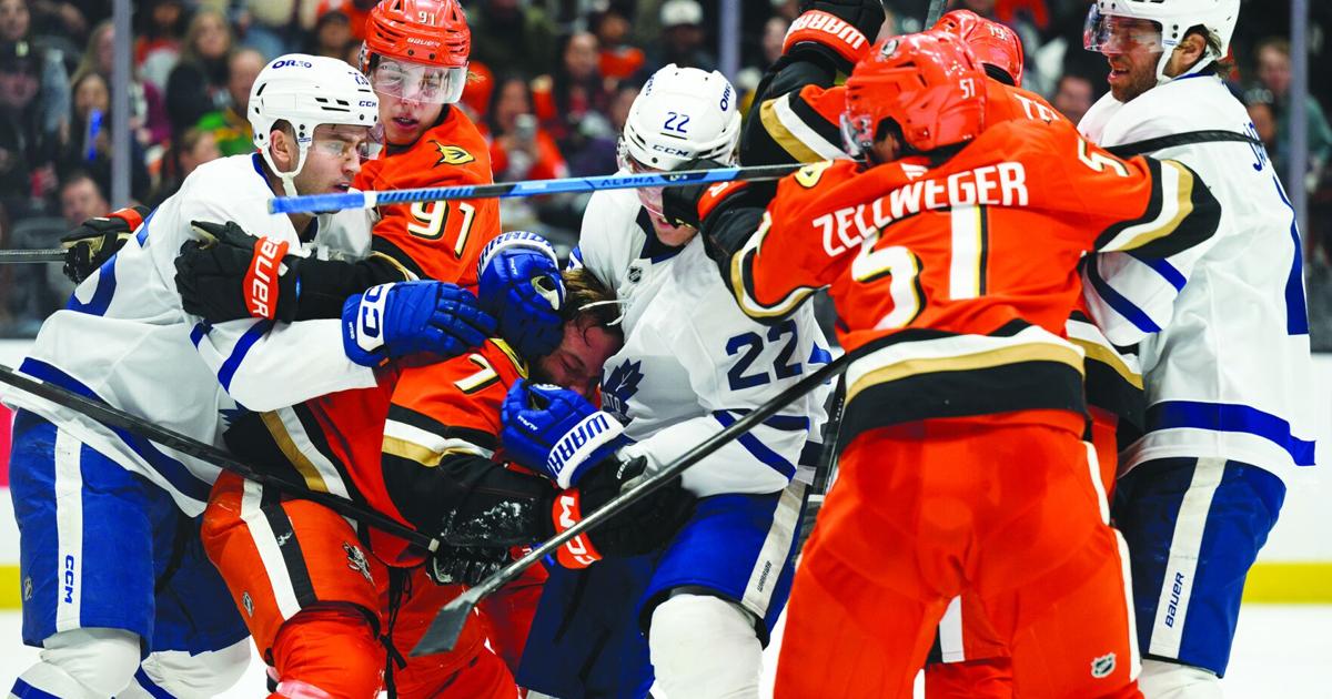 Tavares scores with 5 seconds left in OT to lift Maple Leafs to comeback win over Ducks | Sports