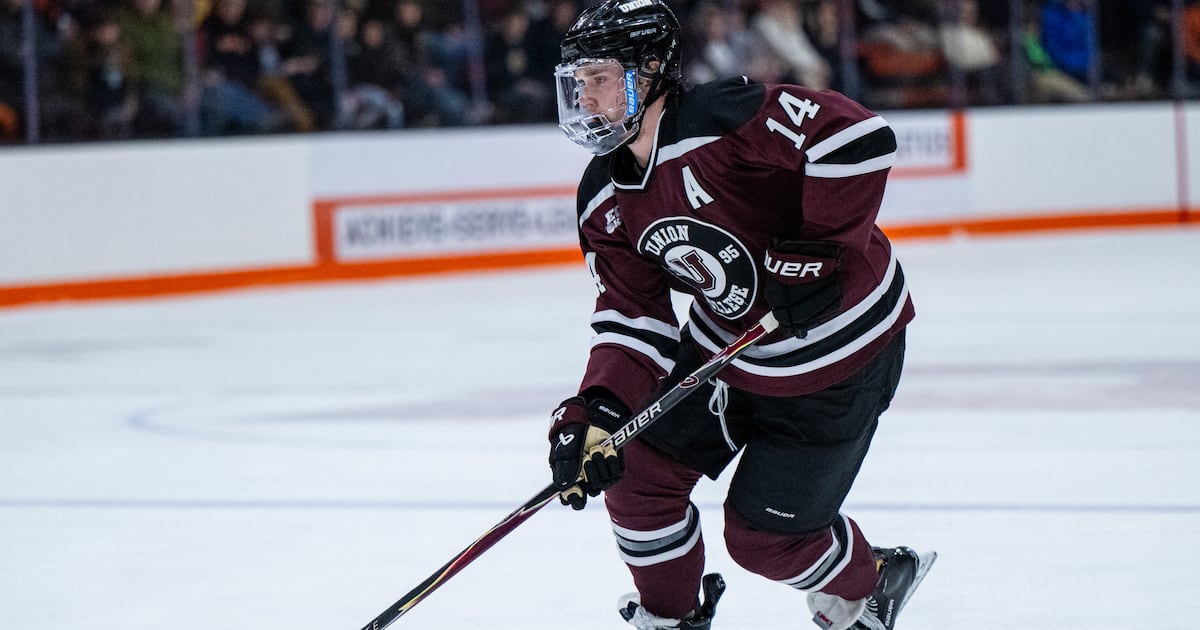 Maple Leafs sign college prospect Brandon Buhr for 2026-27 season