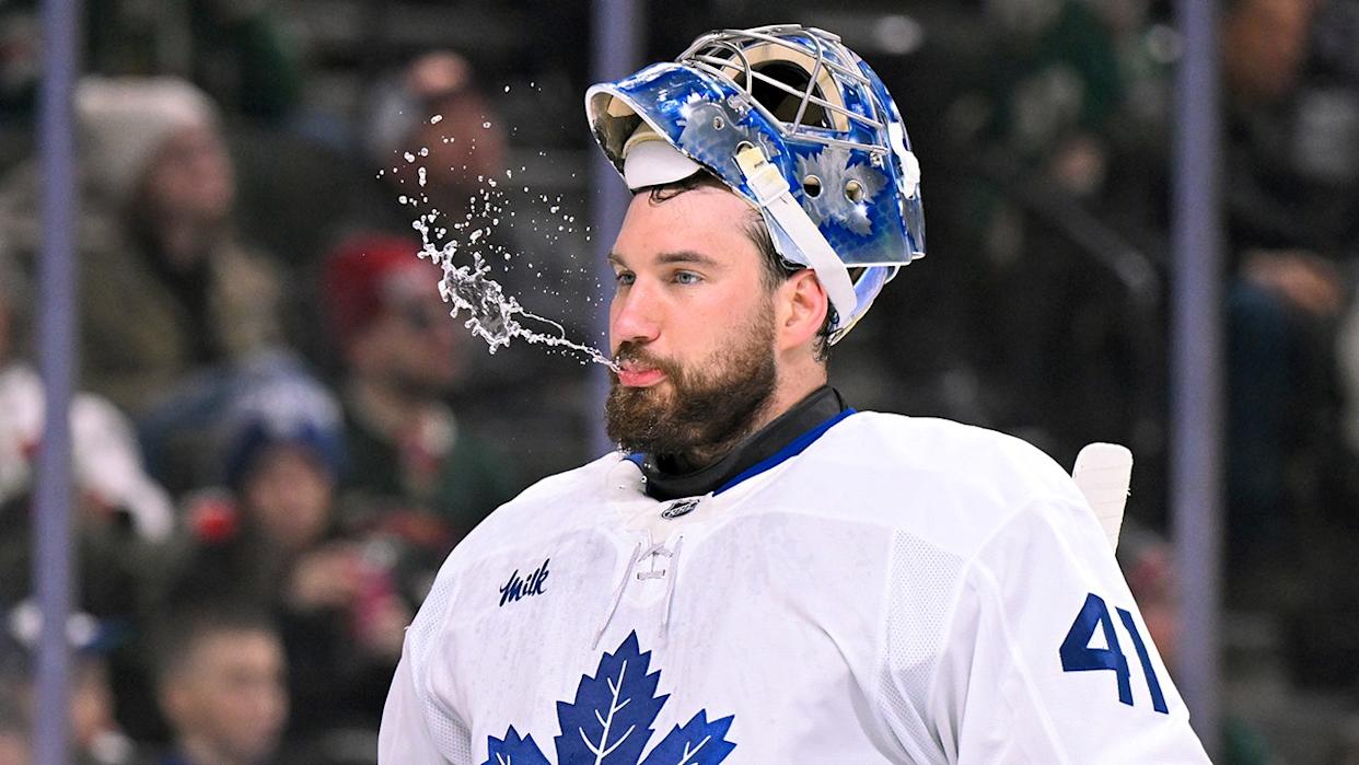 Anthony Stolarz spits water