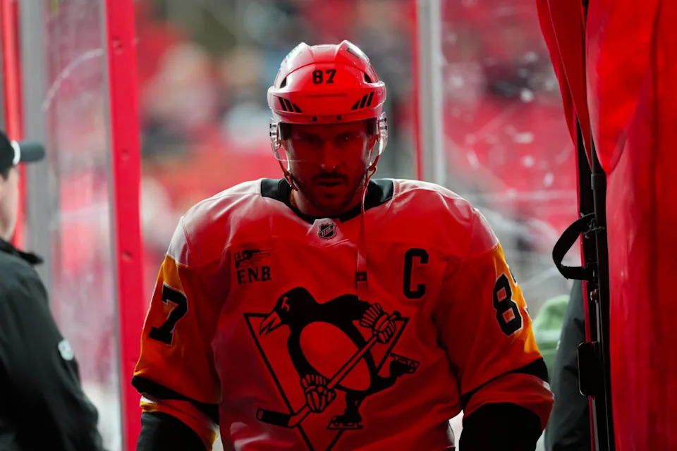 Pittsburgh Penguins center Sidney Crosby (87) comes off the ice after warmups.James Guillory-Imagn Images