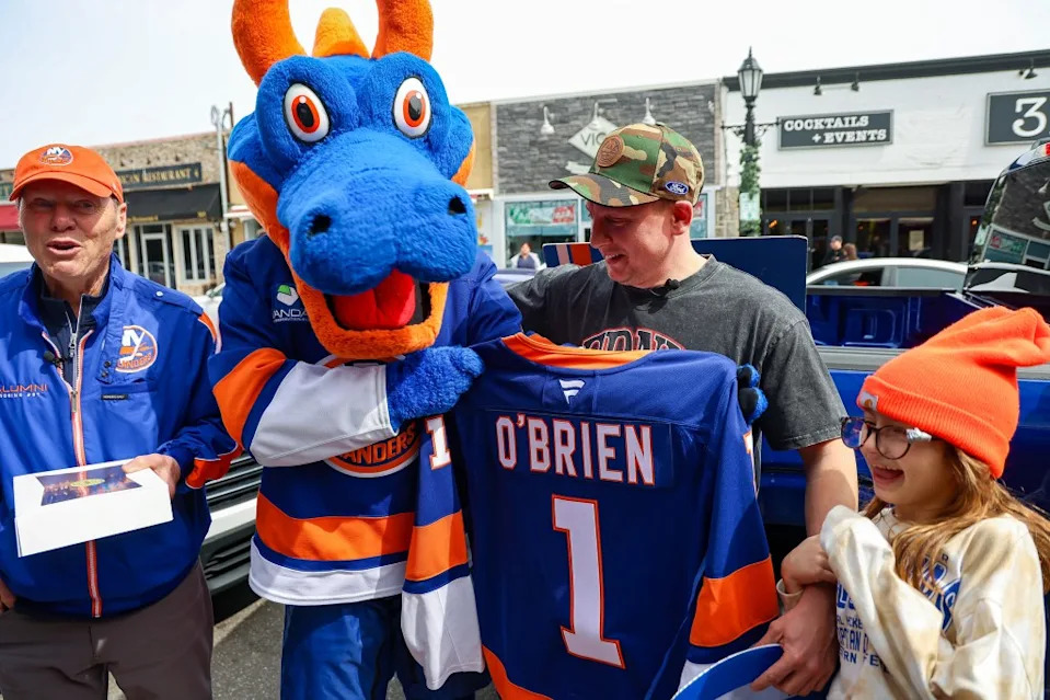 Goring, Isles mascot Sparky and O’Brien and his daughter. Dennis A. Clark for NY Post