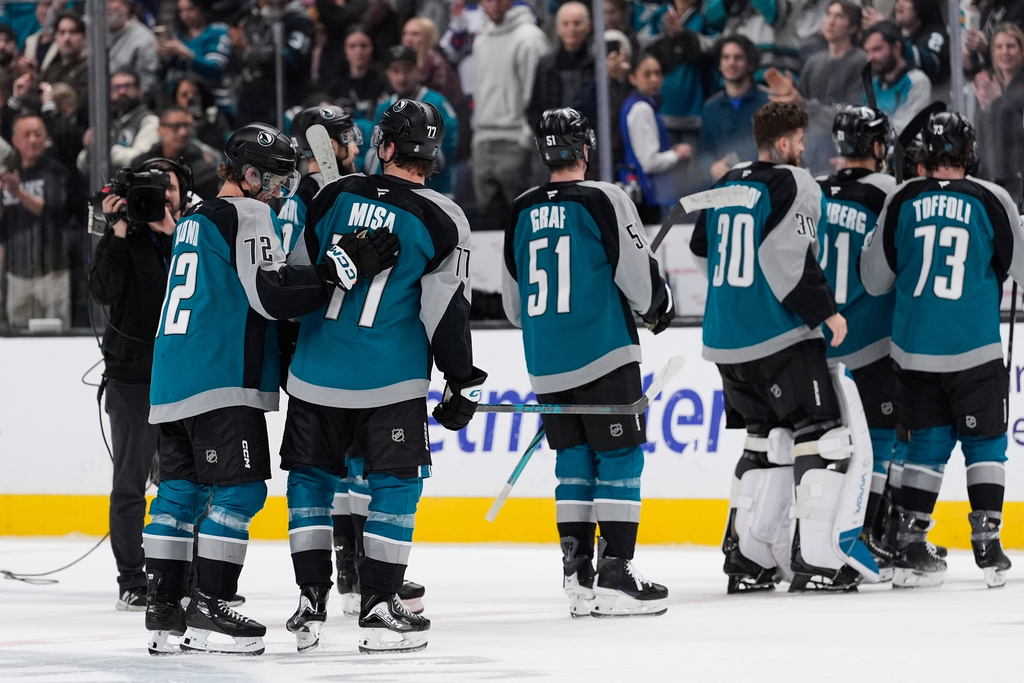 Michael Misa, San Jose Sharks beat Winnipeg Jets, Connor Hellebuyck
