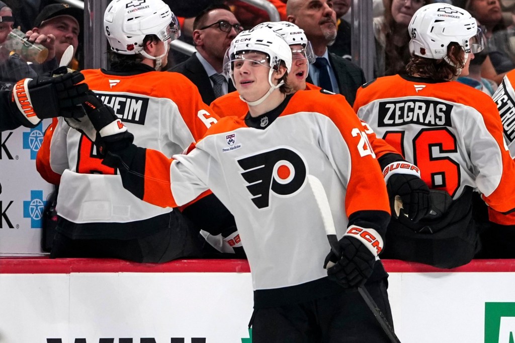 Enjoying rookie Bump, Flyers beat Penguins in shootout