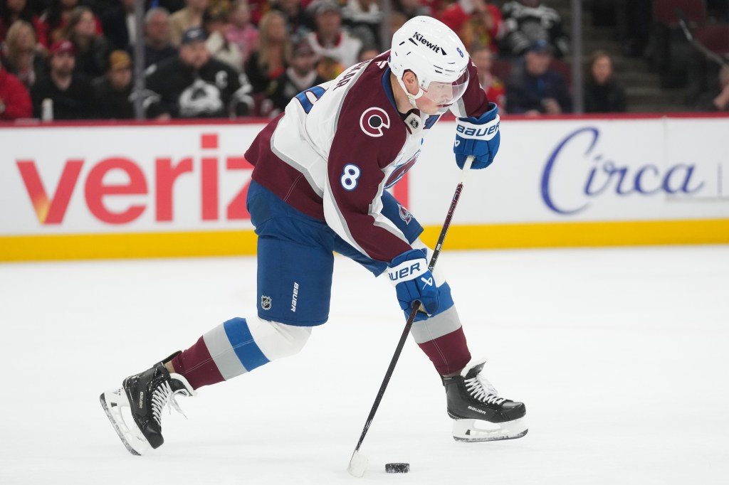 Nathan MacKinnon, Martin Necas help Avalanche overwhelm Blackhawks