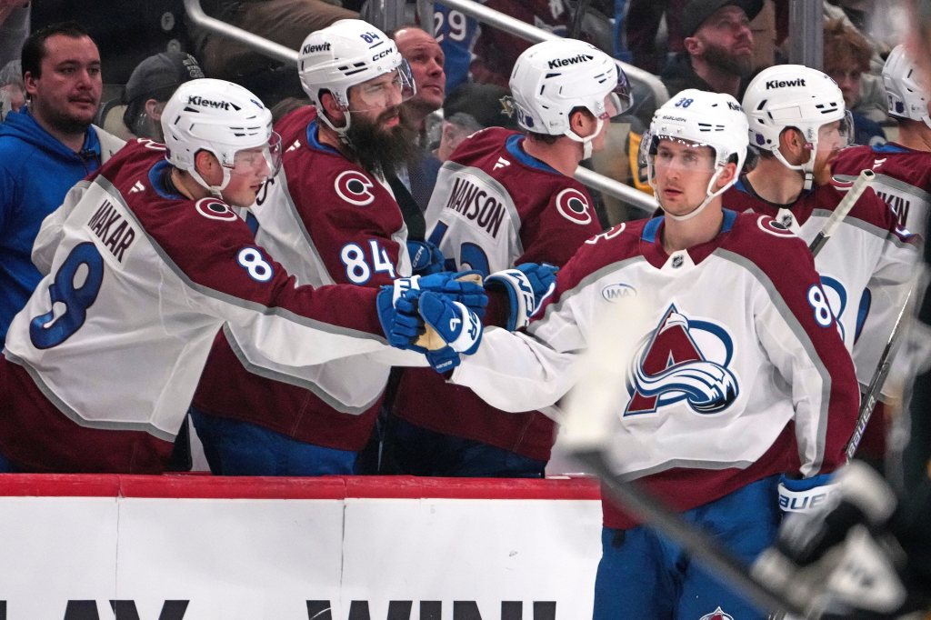 Martin Necas, Avalanche pay Penguins back with blowout win