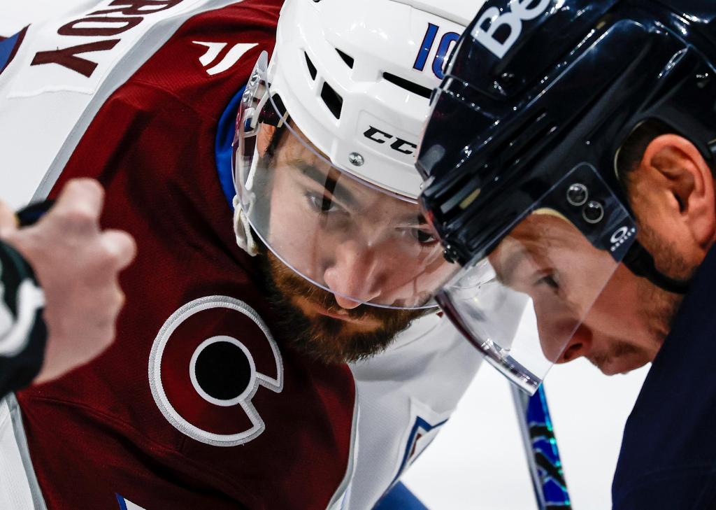 Jets snap the Avalanche's road winning streak with 3-1 win