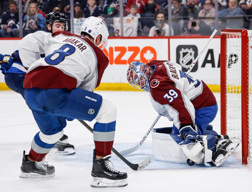 MacKinnon inches closer to 50-goal mark as Avalanche defeat Jets 3-2 – The Denver Post