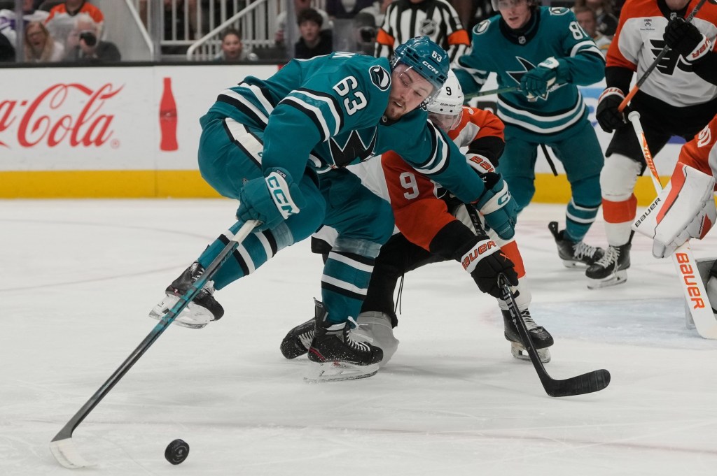 San Jose Sharks lose to Philadelphia Flyers after third period miscues