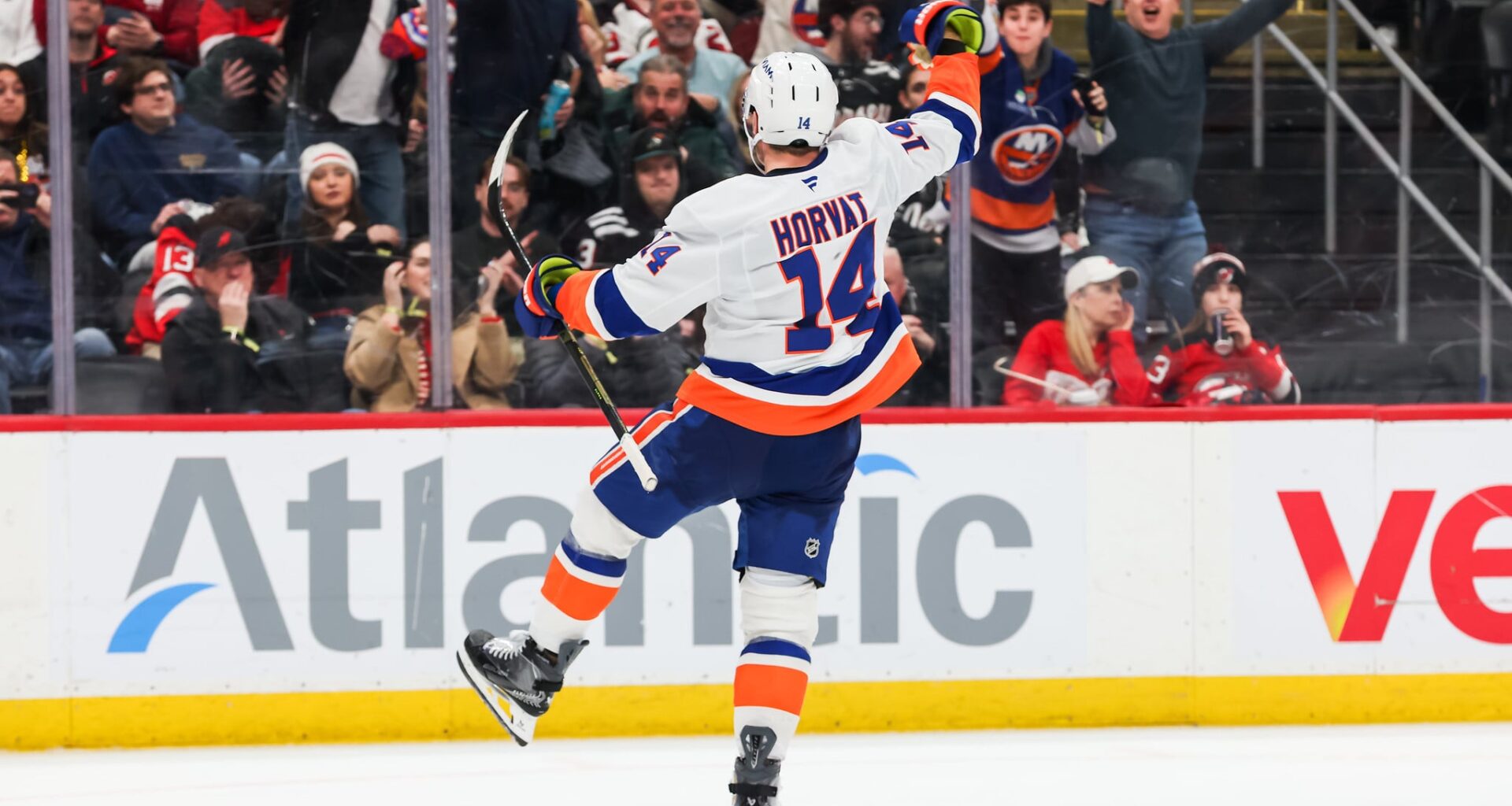 New York Islanders Week Ahead: Schedule & Storylines - Schenn Blockbuster, Horvat Fine, Pageau and More - The Hockey Writers - New York Islanders