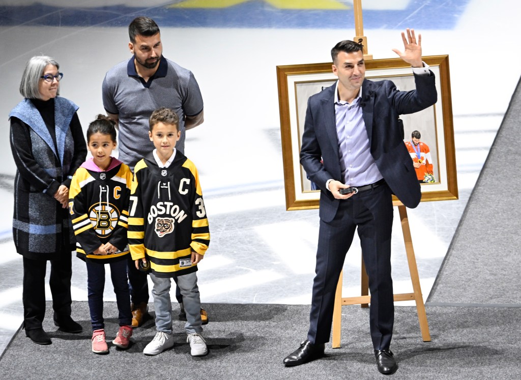 Patrice Bergeron lends a hand