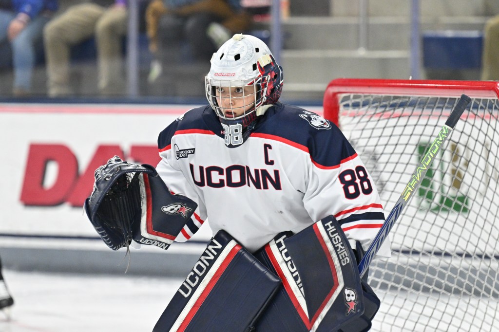 UConn advances to Hockey East women's championship with 6-1 win over Holy Cross