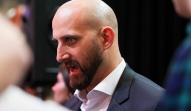 Ex-Chicago Blackhawks captain returns with Wild