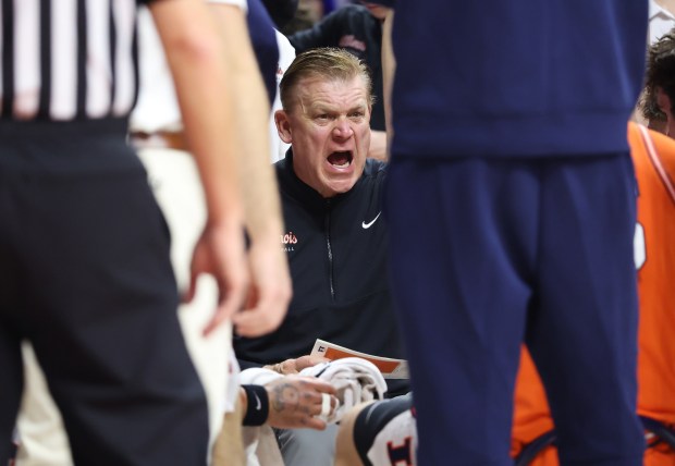 Illinois head coach Brad Underwood talks to players during a timeout in the first half against Michigan at State Farm Center on Feb. 27, 2026, in Champaign. (John J. Kim/Chicago Tribune)