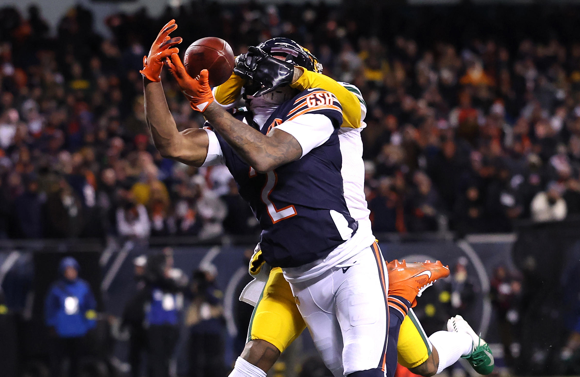 Bears wide receiver DJ Moore makes the game-winning touchdown catch...