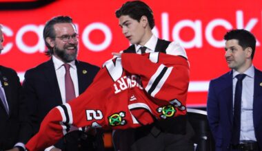 Chicago Blackhawks sign former 1st-round pick