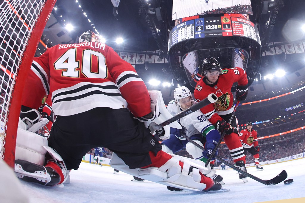 Chicago Blackhawks lose to NHL-worst Vancouver Canucks 6-3