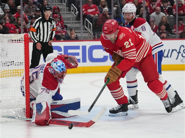DeBrincat scores go-ahead goal and has two assists in Red Wings' 3-1 victory over Canadiens
