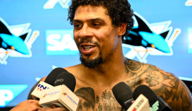 Sharks' Reaves Injured Against Flyers, Stays With Team But Doesn't Play