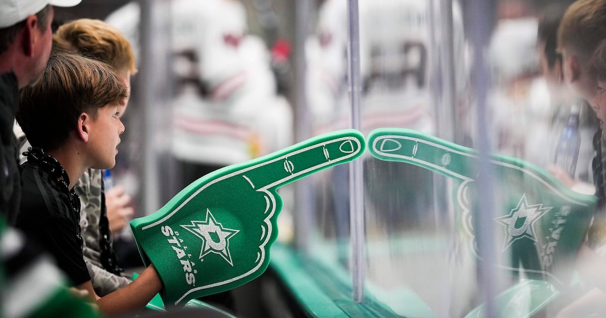 See photos from the Dallas Stars' win over the Chicago Blackhawks