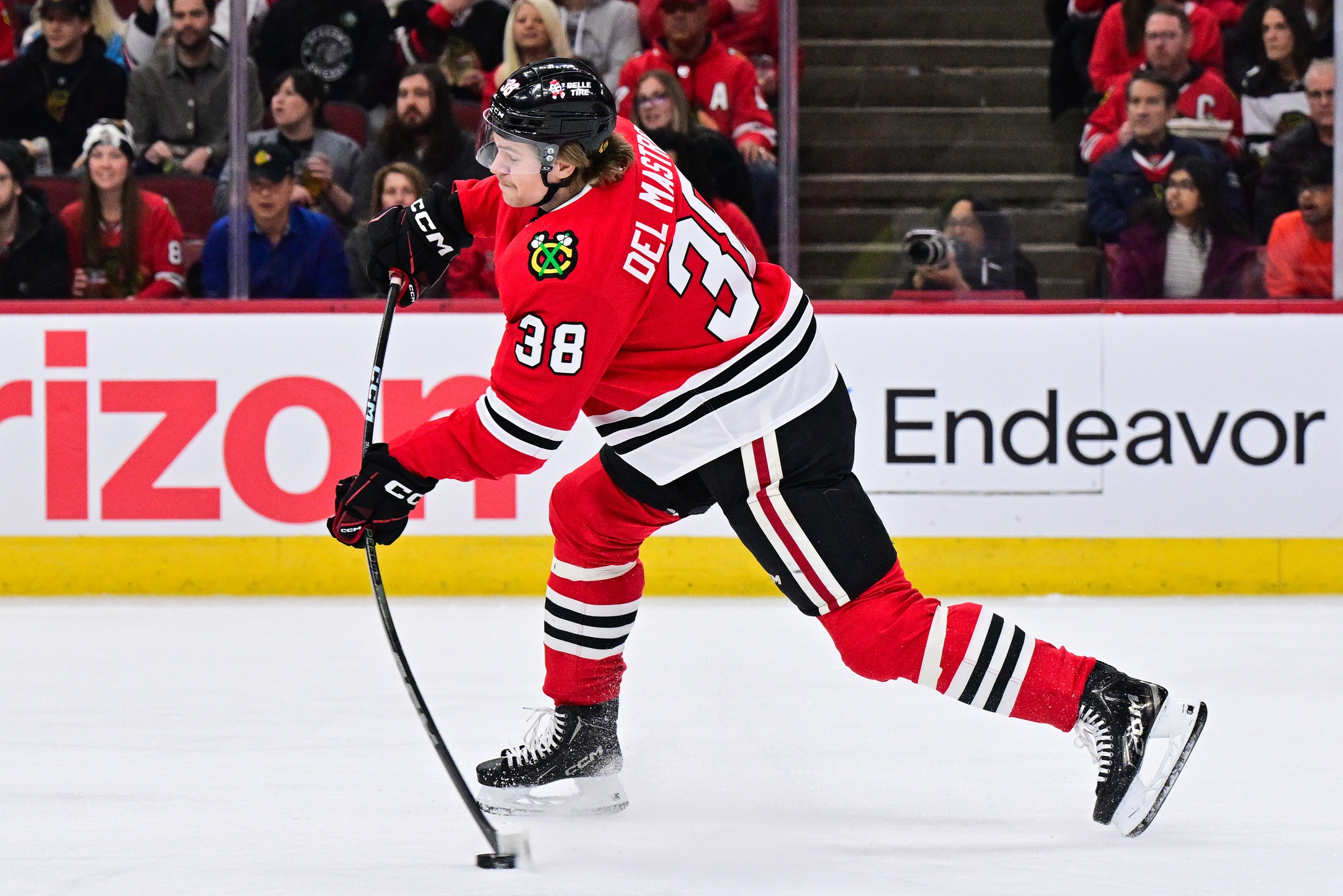 Chicago Blackhawks trade Jason Dickinson to the Edmonton Oilers