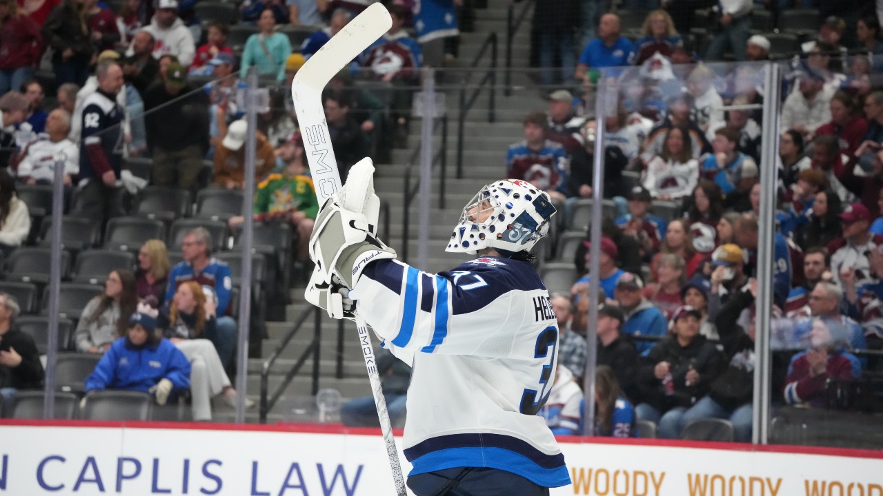 Jets help playoff hopes with win over Avalanche