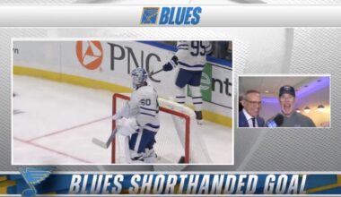 Joe Buck gives impromptu NHL play-by-play during interview