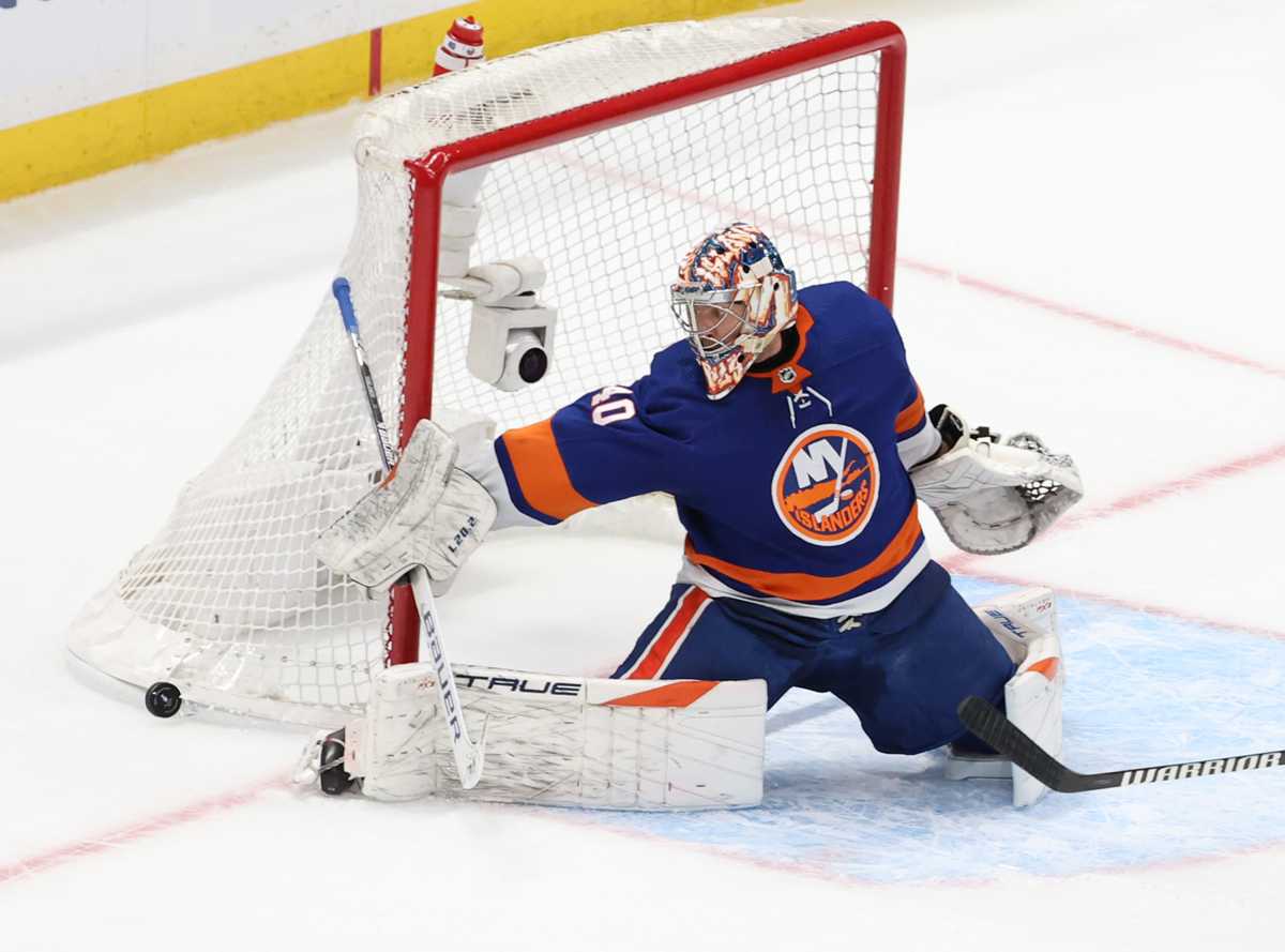 Islanders’ Semyon Varlamov had 2 knee replacement surgeries
