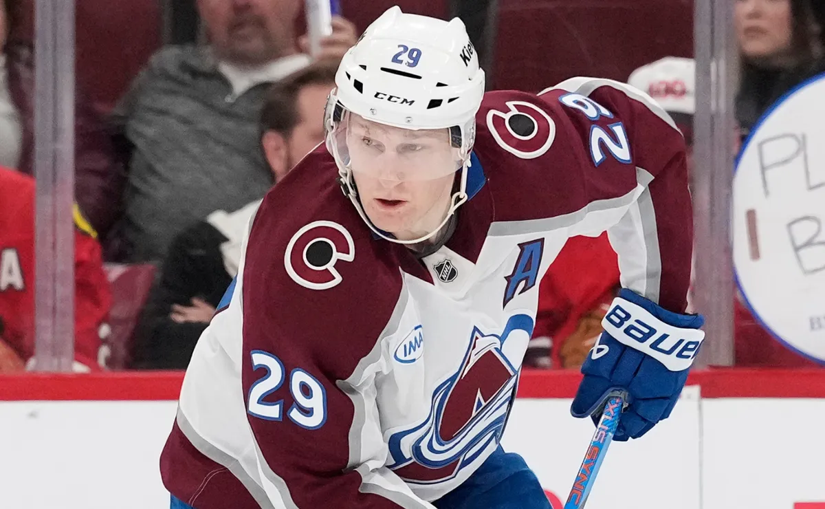 Nathan MacKinnon leads Avalanche to playoff berth, extends streak as Colorado hits 100 points